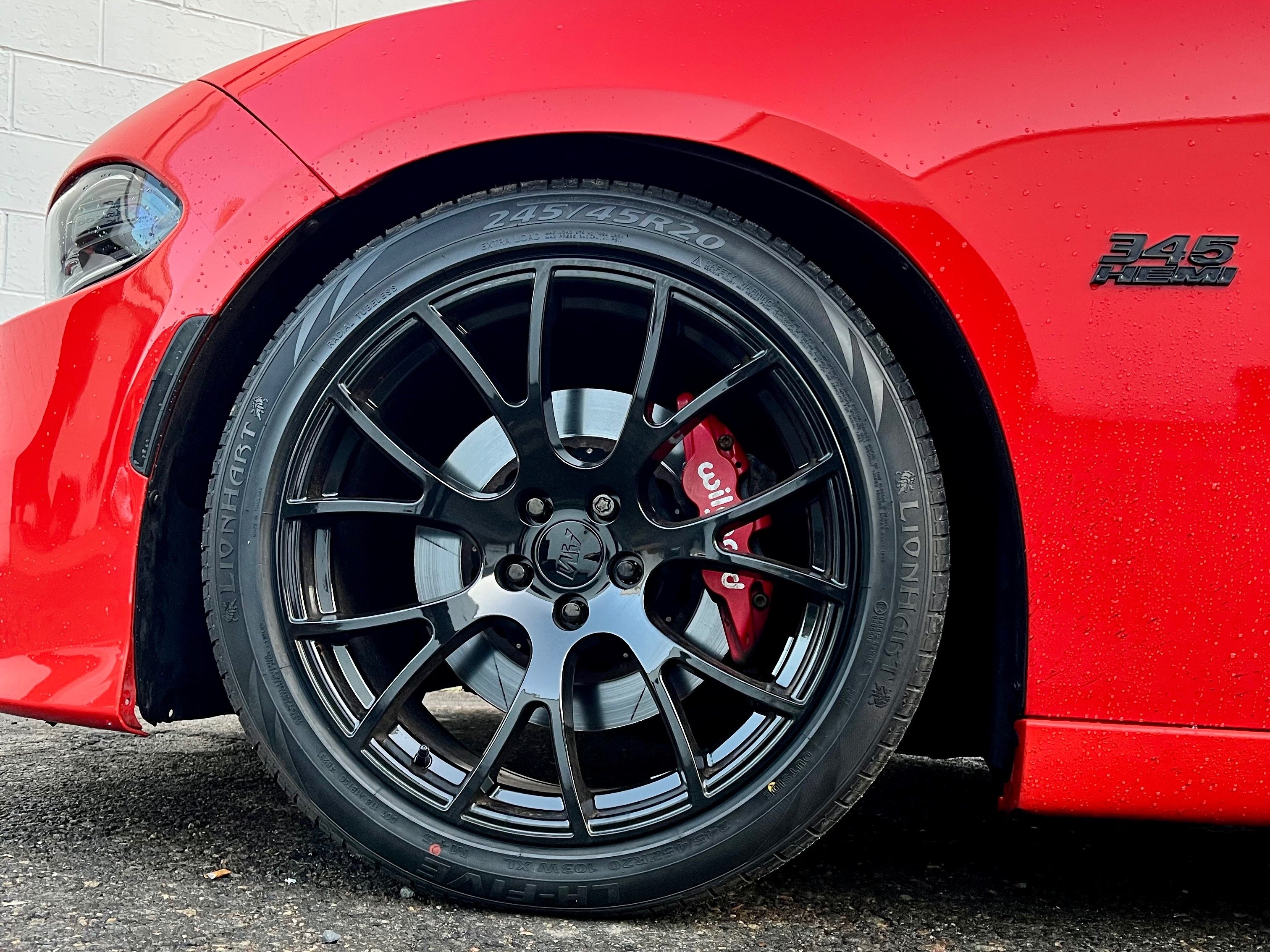 How Does Wheel Width Impact Dodge Charger Handling, Stability & Tire Wear?