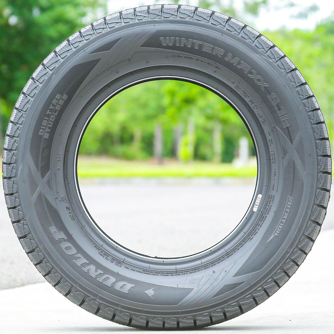 Dunlop Mustang Winter Maxx SJ8 Tire DU 290124109 (235/65R17