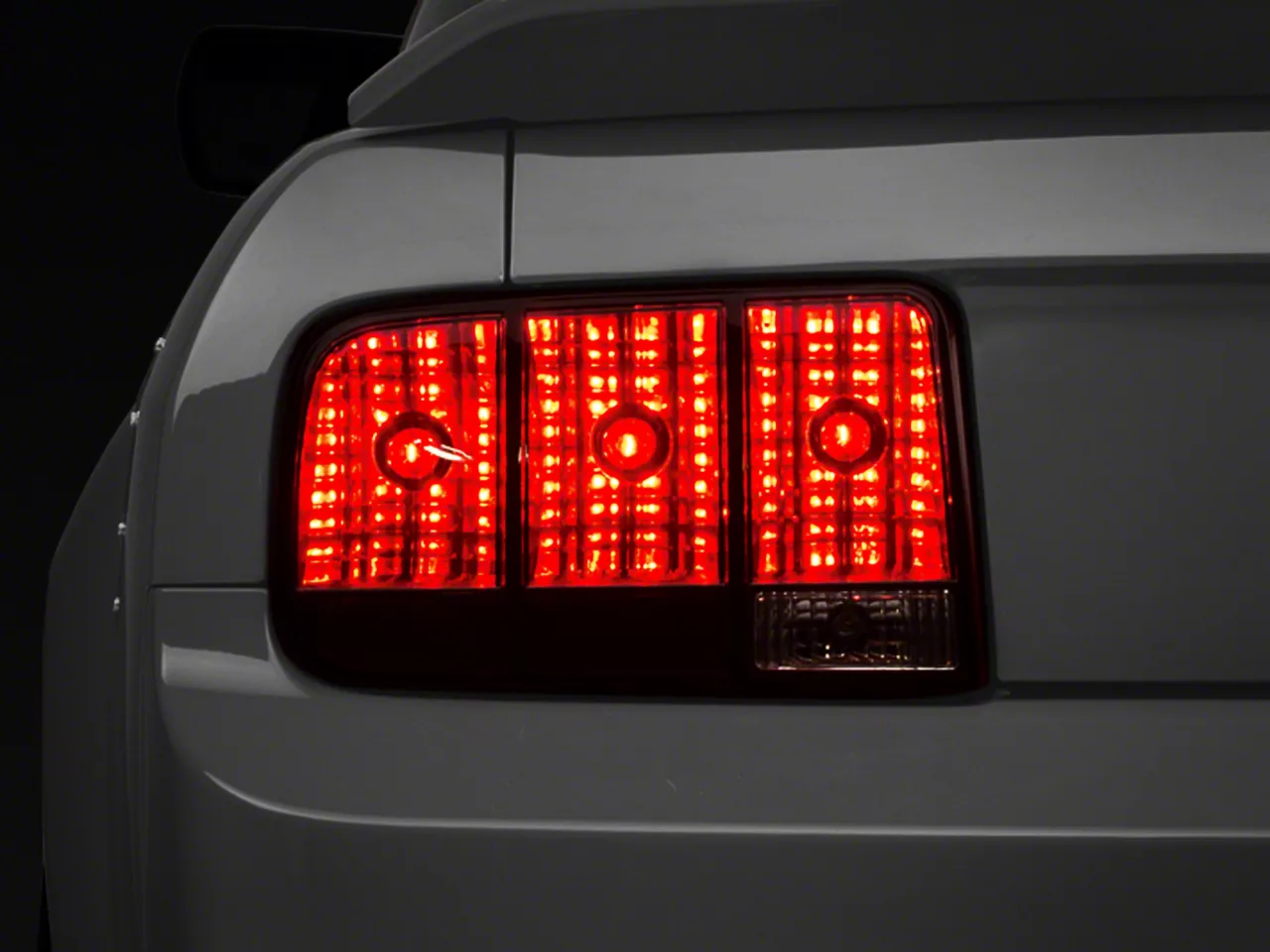 USテールライト Raxiom Formulation Led Smoked Stight Brake Lightはすべてフォードマスタング2010-2014に収まります。 Raxiom USテールライト Raxiom Formulation Led Smoked Stight Brake Lightはすべてフォードマスタング2010-2014に収まります。 Raxiom
